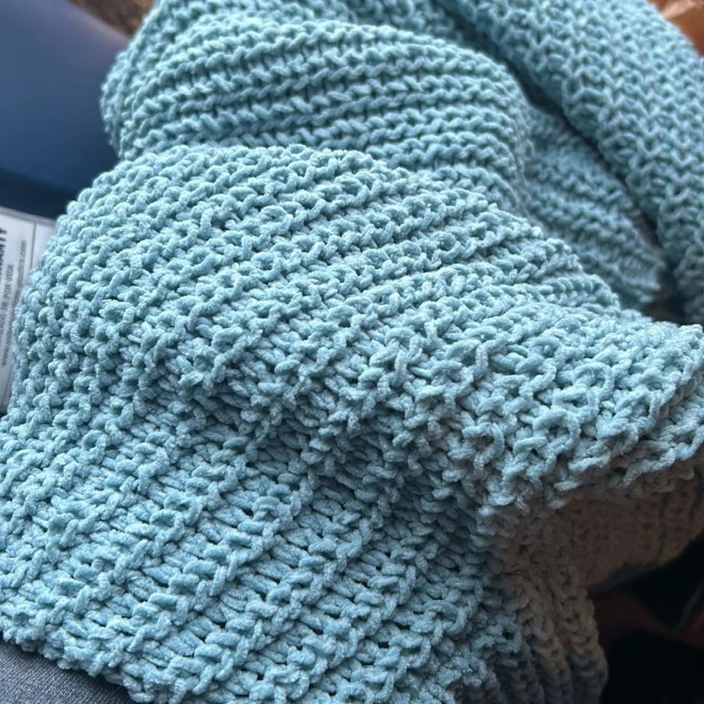 Beautiful mint green Sweater - Picture 4 of 4